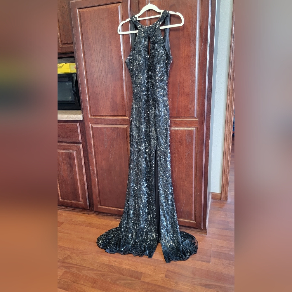 Mac Duggal Black Sequin Formal Gown Size 4